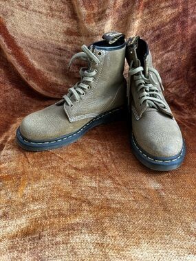 Dr. Martens Men’s Olive-Taupe Leather Lace-Up Boots